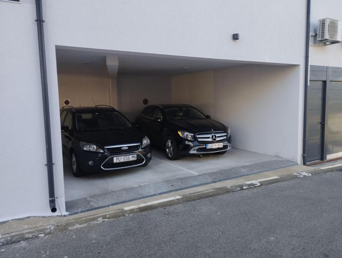 Apartment Enjoy - New With Terrace And Free Parking Garage Pula