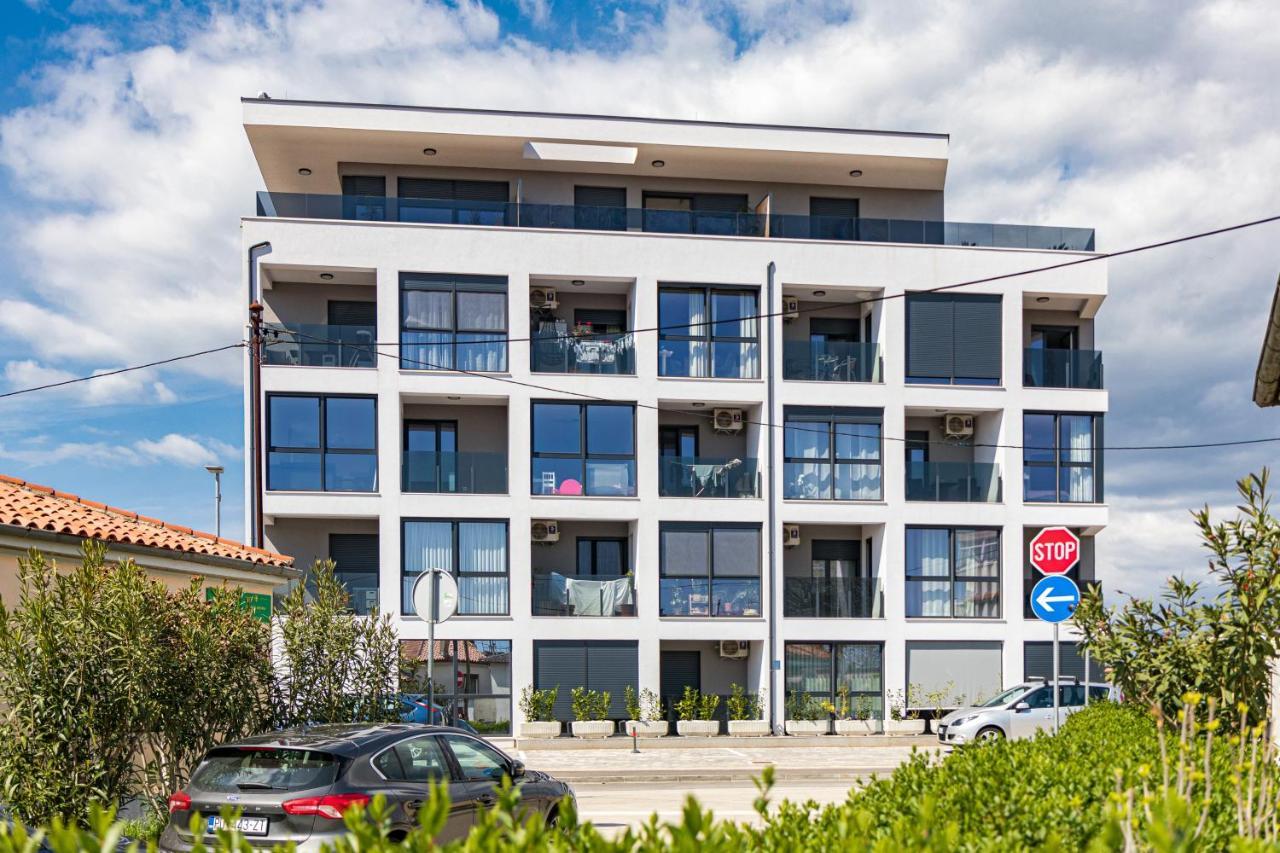 Apartment Enjoy - New With Terrace And Free Parking Garage Pula