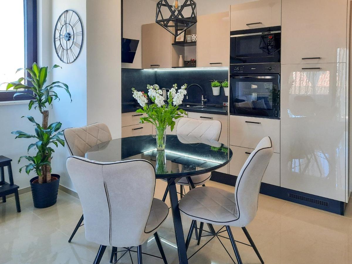 Enjoy - New With Terrace And Free Parking Garage Apartment *