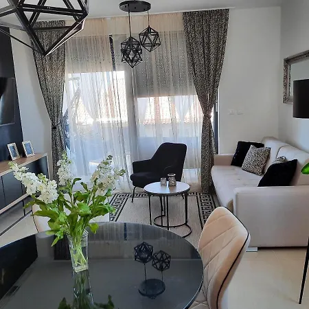 Enjoy Pula - New Apt With Terrace And Free Parking Garage Exterior photo