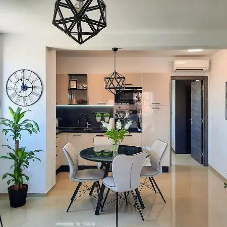 Enjoy Pula - New Apt With Terrace And Free Parking Garage Exterior photo
