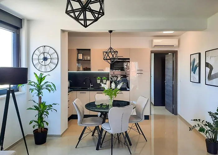 Enjoy Pula - New Apt With Terrace And Free Parking Garage