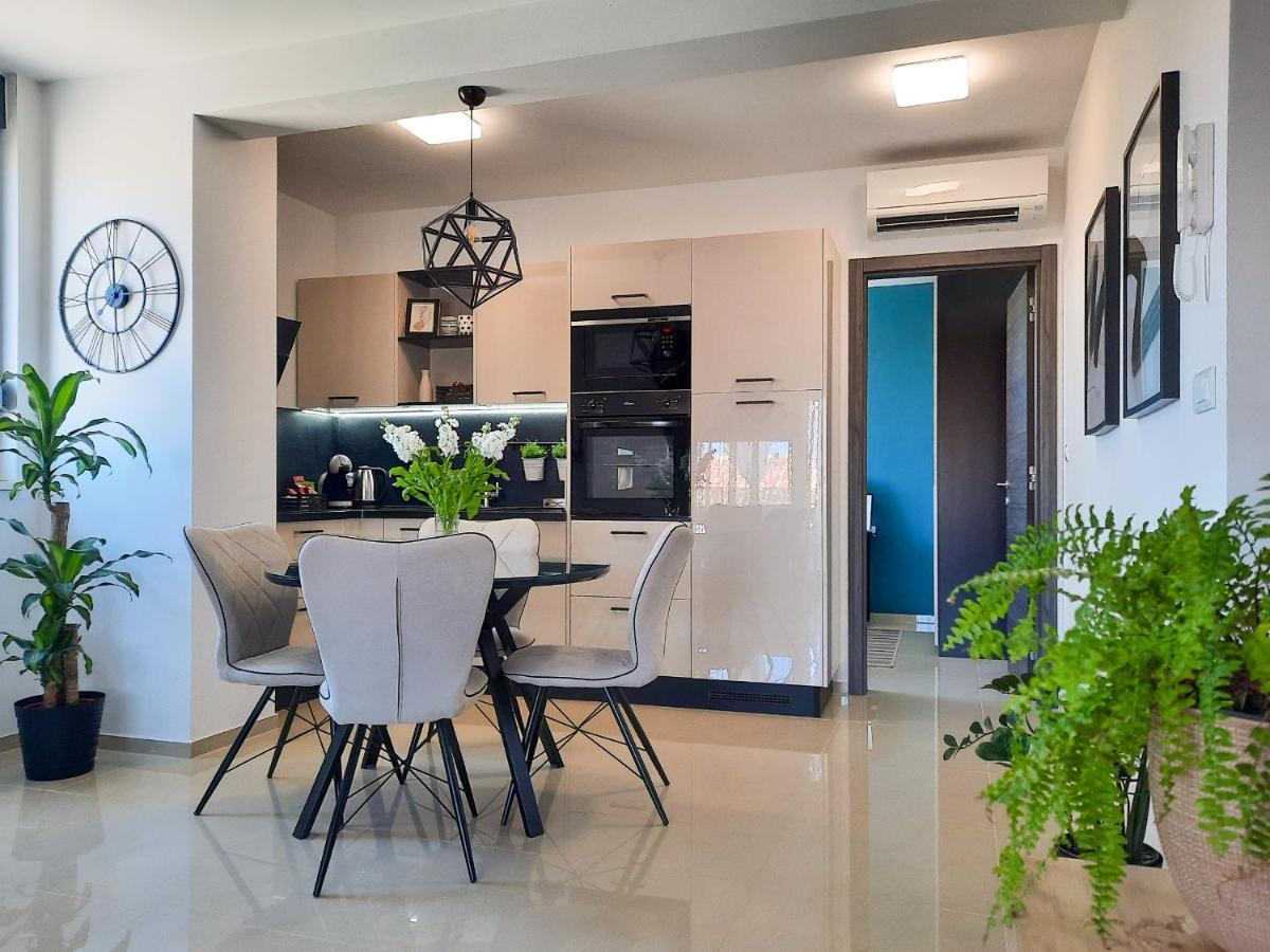 Apartman Enjoy - New With Terrace And Free Parking Garage